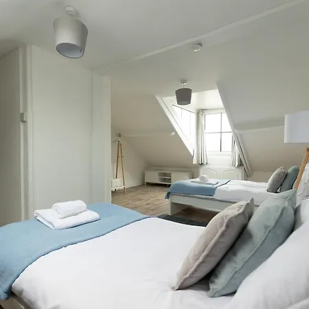 Sea Star - Coastal 3-bed Retreat In The Heart Of