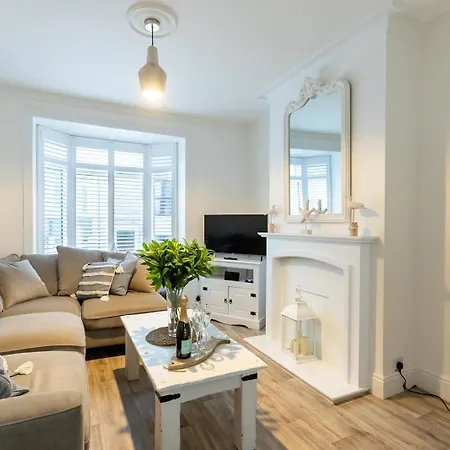 Sea Star - Coastal 3-bed Retreat In The Heart Of