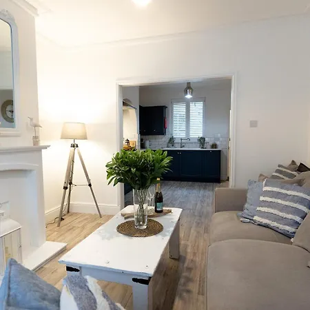 Sea Star - Coastal 3-bed Retreat In The Heart Of