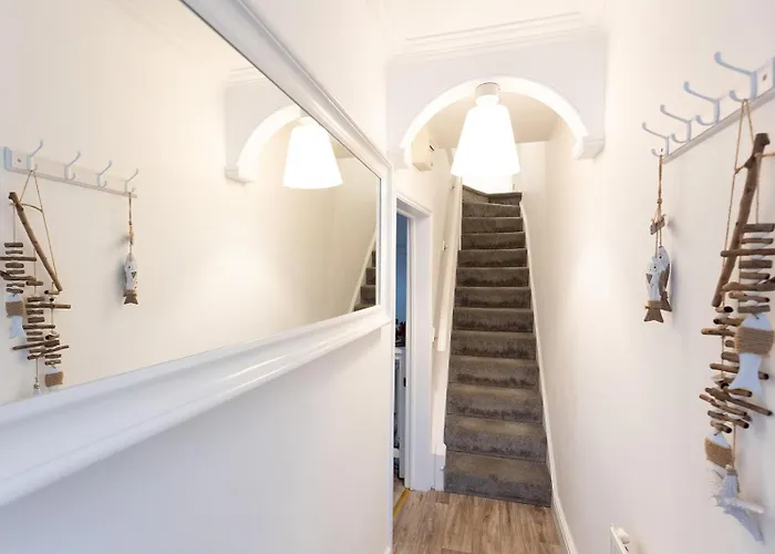 Sea Star - Coastal 3-bed Retreat In The Heart Of Feriehus Whitby