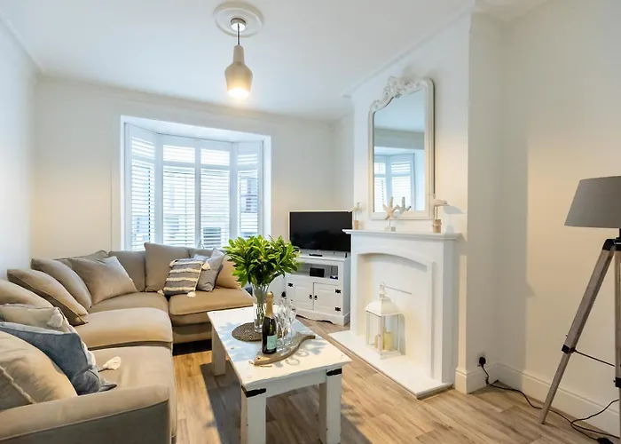 Sea Star - Coastal 3-bed Retreat In The Heart Of
