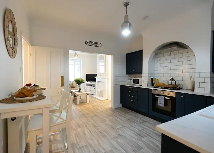 Sea Star - Coastal 3-bed Retreat In The Heart Of Feriehus